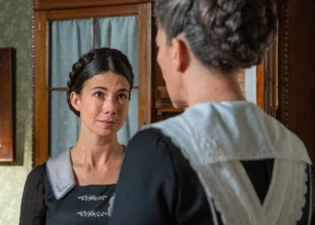 ‘La compromiso’, avance del capítulo 754 del miércoles 14 de enero en TVE: Un beso que lo cambia todo