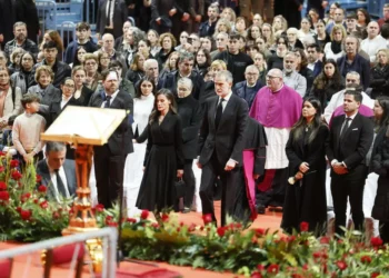 Víctimas y familias, en el centro del gran homenaje de Adamuz