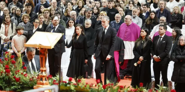 Víctimas y familias, en el centro del gran homenaje de Adamuz