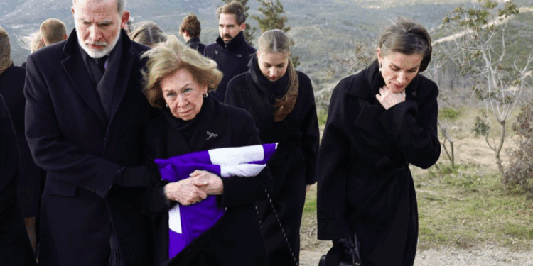 Tres detalles que han marcado el emotivo sepelio de Irene de Grecia