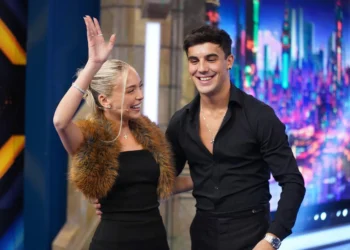 Óscar Casas y Ana Mena se sinceran en ‘El Hormiguero’: así fue su primer ósculo y su promesa pendiente