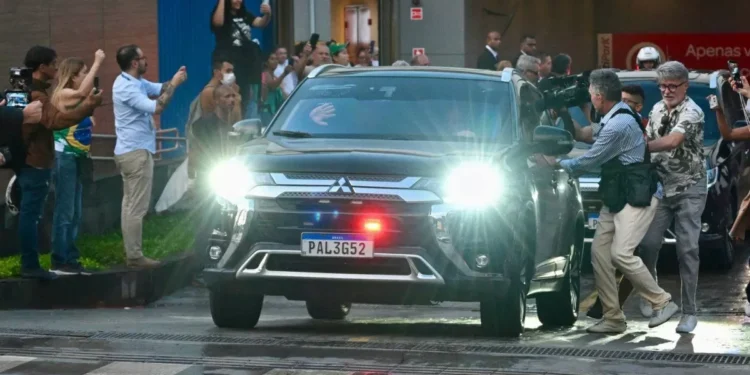 Bolsonaro volvió a la cárcel tras estar más de una semana internado en un centro médico