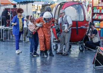 La foro Prat se llenó de magia con el espectáculo ‘Apesanteur’ de la compañía francesa Royal de Luxe