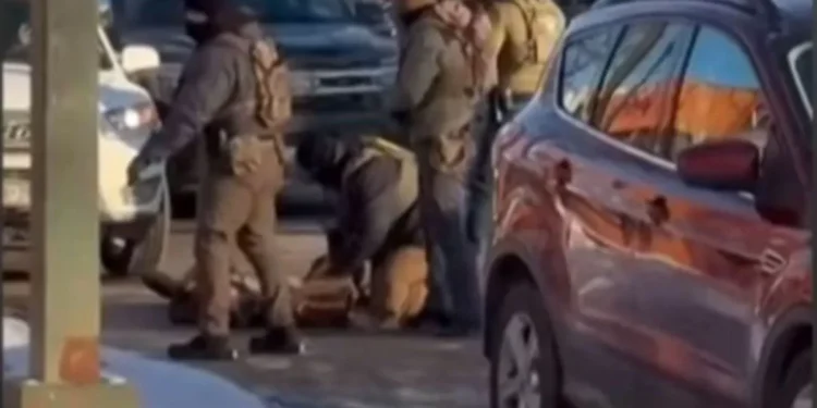 Alcalde de Mineápolis denuncia homicidio: “Acabo de disfrutar un video de más de seis agentes disparándole hasta matarlo”