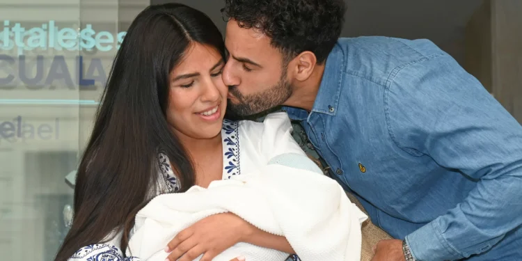 Asraf Beno anuncia que quiere ampliar la familia con Isa Pantoja: “Queremos adeudar otro hijo”