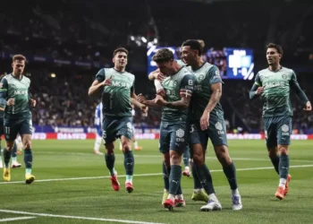 El Alavés despega y deja tocado al Espanyol