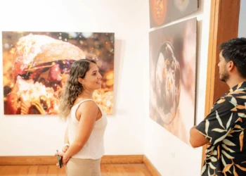 El mar de Iquique se revela bajo la fotografía y el documental en Sala de Arte habitación Collahuasi