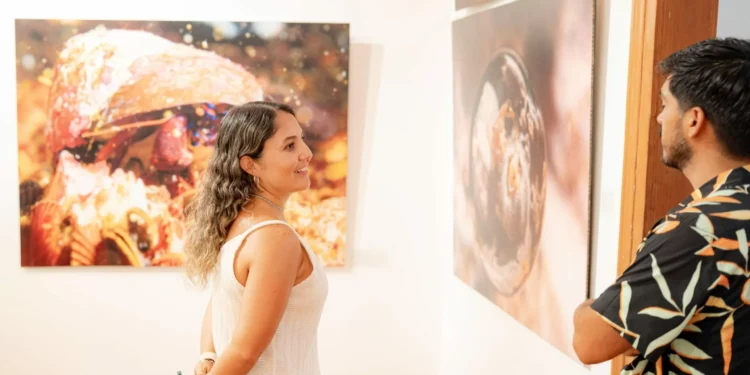 El mar de Iquique se revela bajo la fotografía y el documental en Sala de Arte habitación Collahuasi