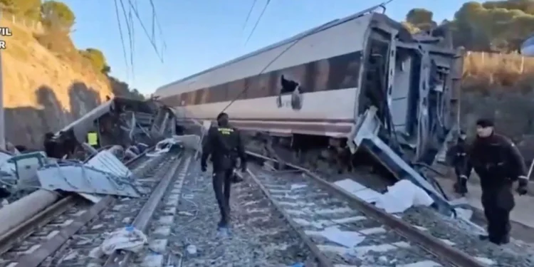 Al menos 39 muertos por la colisión de segunda vez trenes en España, un accidente calificado de “tremendamente extraño”