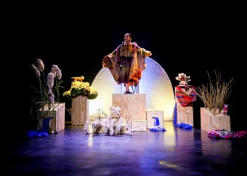 Obra “Cosmoandina” finalizará su gira por Chile con función gratuita en el auditorium Municipal de Iquique