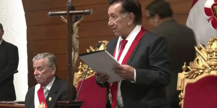 El abogado José María Balcázar de 83 años es el nuevo decano de Perú