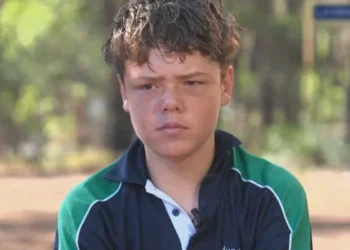 Un puro héroe: un adolescente de 13 años nadó 4 kilómetros para salvar a su familia