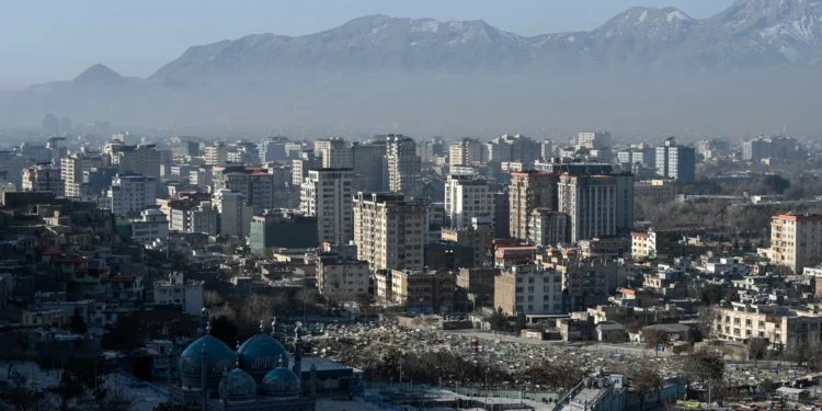 Pakistán bombardea Kabul en “guerra abierta” versus el gobierno talibán de Afganistán