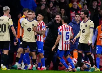 El reincidente gesto de Simeone a Lamine que indigna al Barça