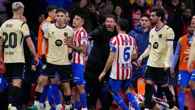 El reincidente gesto de Simeone a Lamine que indigna al Barça