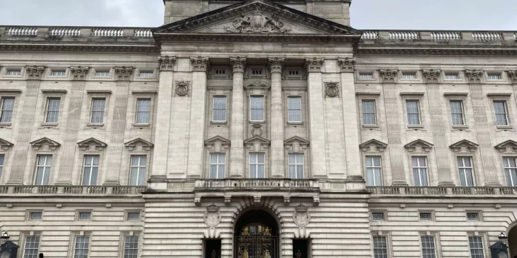 La Policía detiene al expríncipe Andrés, ñaño del rey británico Carlos III