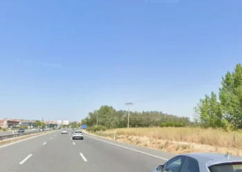 Vuelcan un turismo y una furgoneta en la A-6