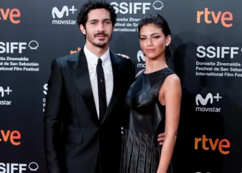 Úrsula Corberó y Chino Darín dan la bienvenida a su primer cachorro