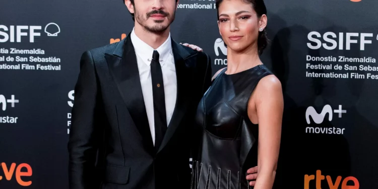 Úrsula Corberó y Chino Darín dan la bienvenida a su primer cachorro