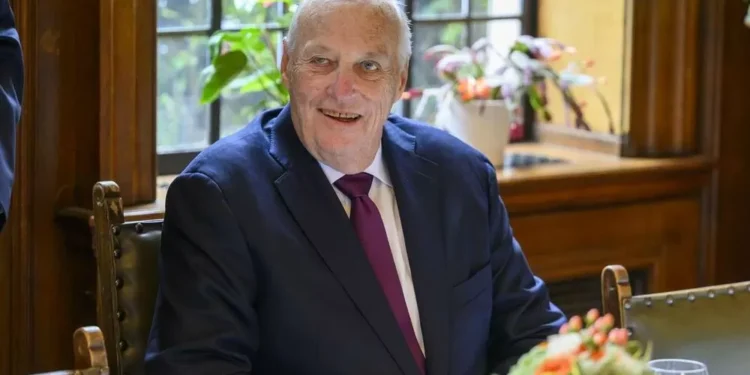 Ingresado en Tenerife el Rey de Noruega