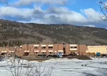 Tiroteo en Canadá deja nueve muertos: “Bloqueamos las puertas con mesas por más de bis horas”, dijo un estudiante