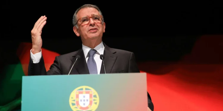 Exministro socialista gana elecciones presidenciales en Portugal