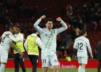 Abde y Bakambu acerca al Betis a Champions