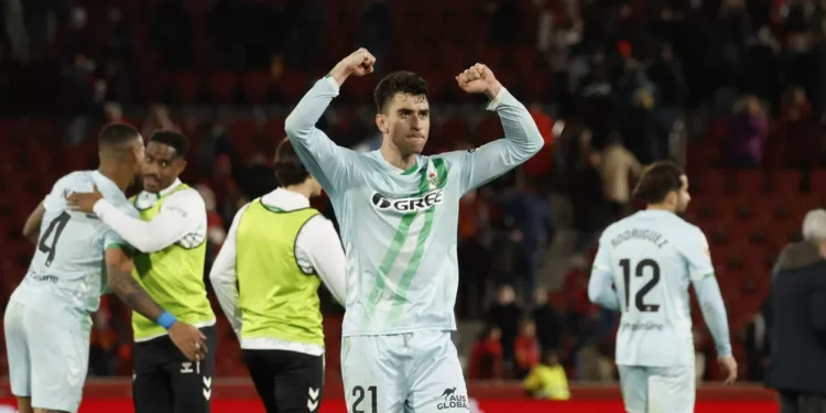 Abde y Bakambu acerca al Betis a Champions