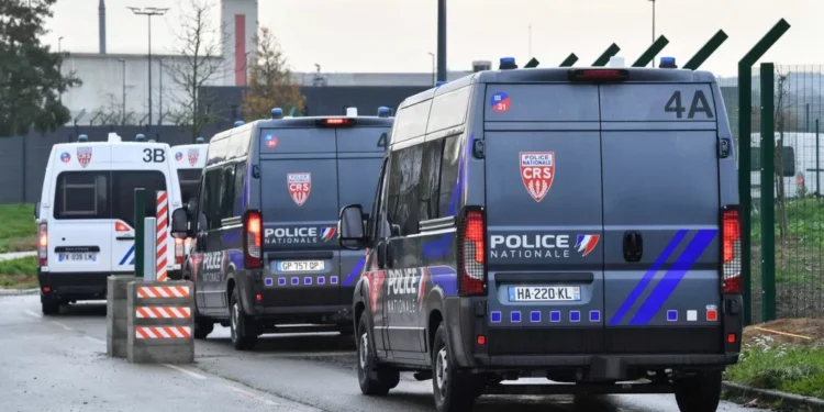 Diez hombres acusados de propasarse y drogar a un niño de 5 años en Francia