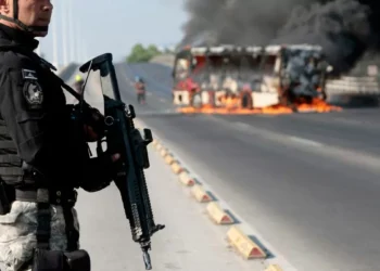 Presidenta de México pide calma tras eficaz en el que murió capo Nemesio Oseguera