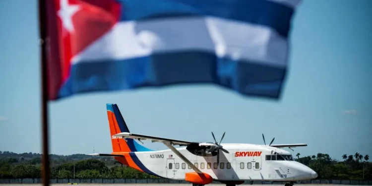 tina se queda sin combustible para aviones, en medio de presión de EEUU