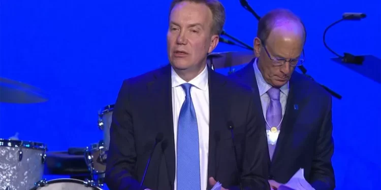 decano del Foro Económico Mundial renunció tras revelaciones sobre vínculos con Jeffrey Epstein