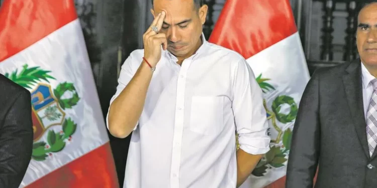 Perú aprueba una moción de censura contra el presidente