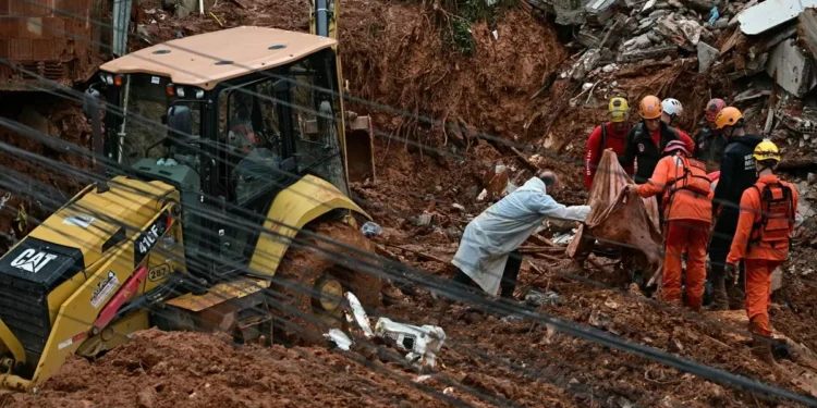 neófito desastre climático golpea Brasil: 30 muertos y decenas de desaparecidos por lluvias torrenciales
