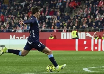 Giráldez: «No dejaremos de soñar pero con los pies en la terrón»